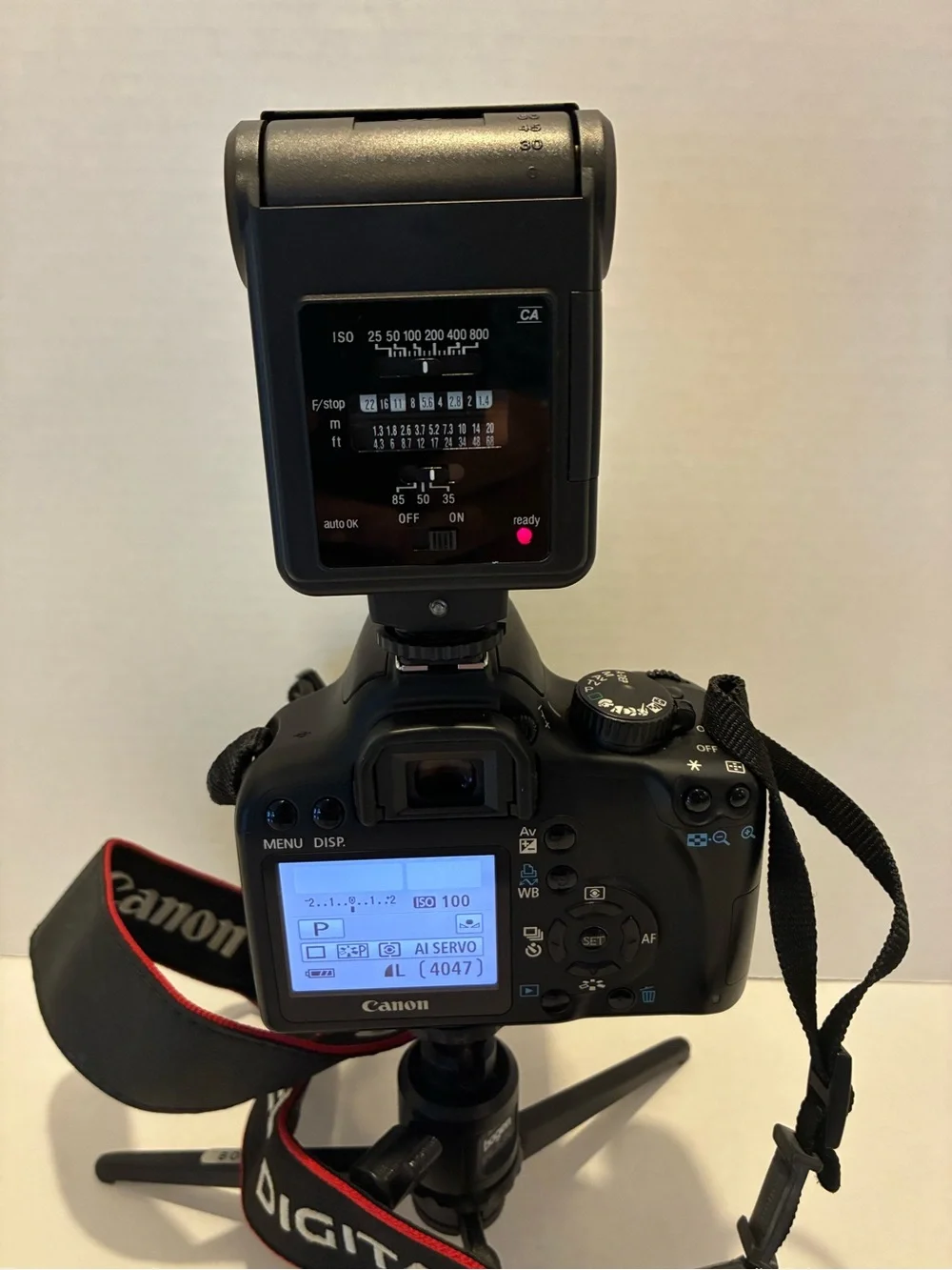 Andis Black DSLR Camera with External Flash
